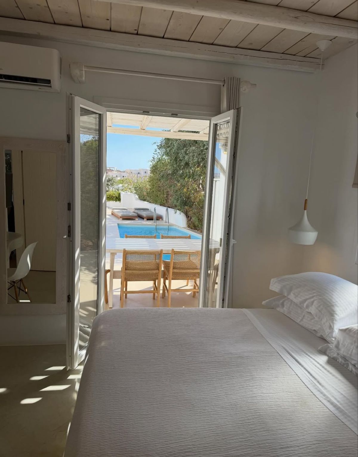 Αθηνά Οικονομάκου