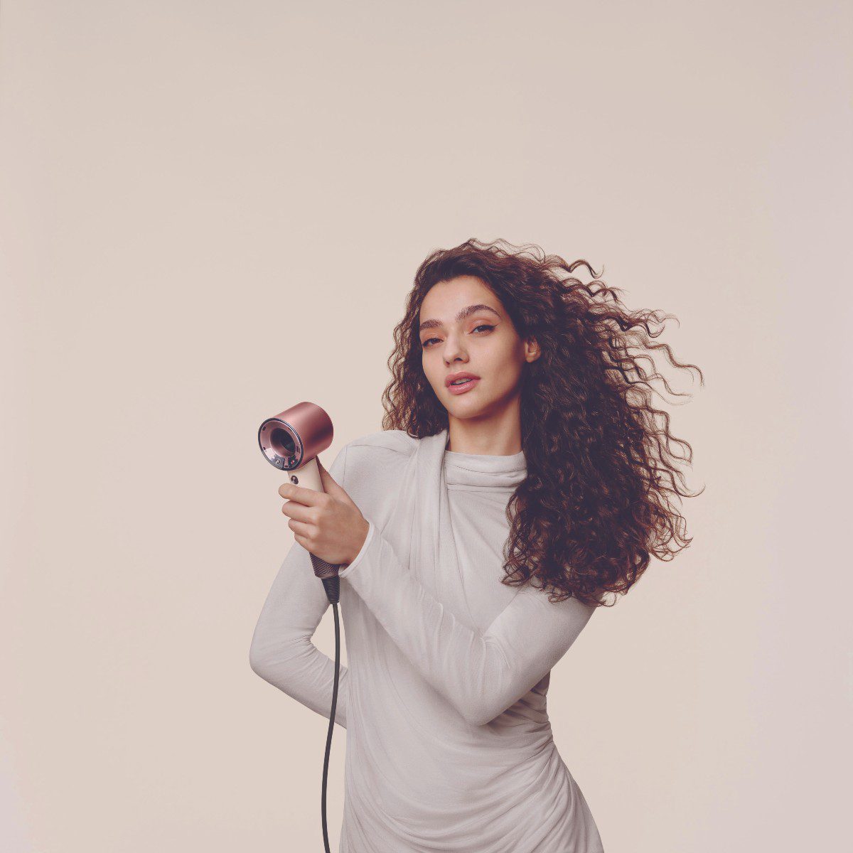 Η Dyson παρουσιάζει το Supersonic™ Travel: 32% μικρότερο, 25% ελαφρύτερο, εξίσου ισχυρό