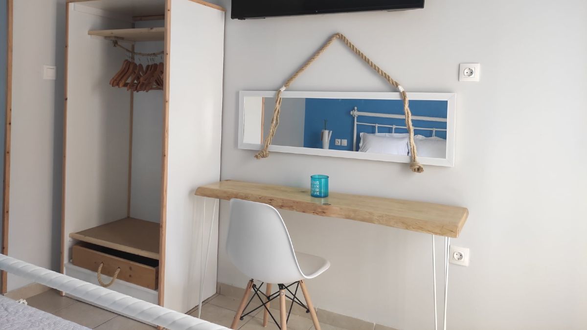 Poseidon Rooms: Το καλοκαιρινό καταφύγιο που επαναπροσδιορίζει τη φιλοξενία