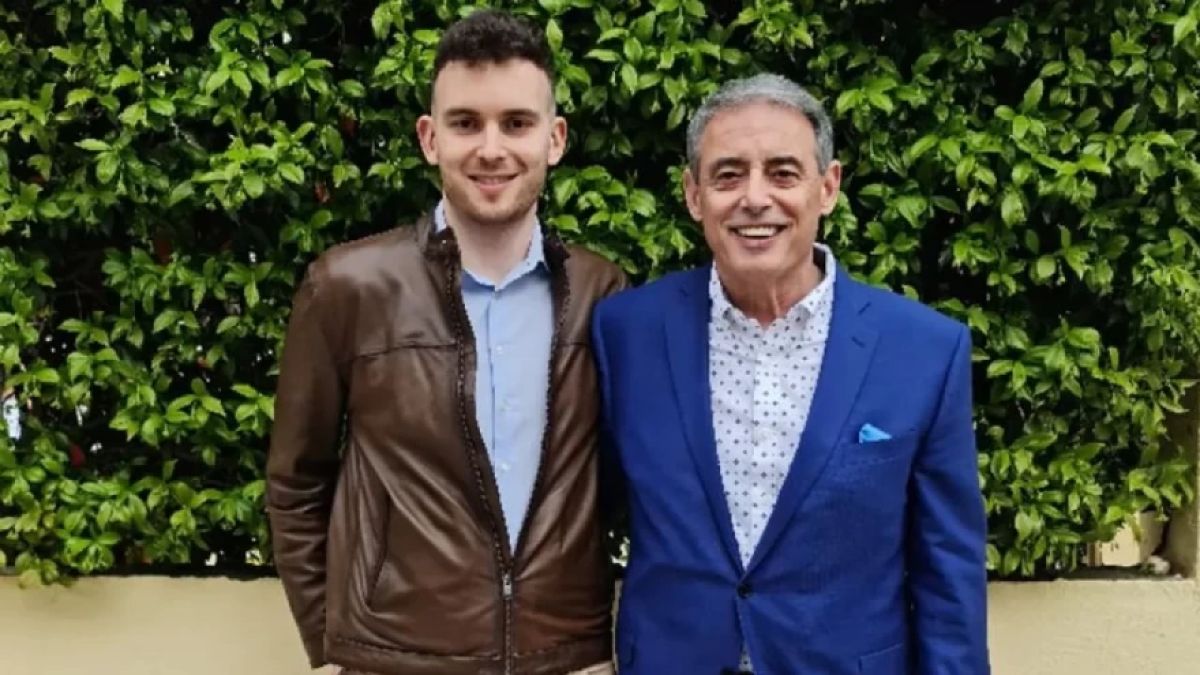 O Ιορδάνης Χασαπόπουλος με τον γιο του