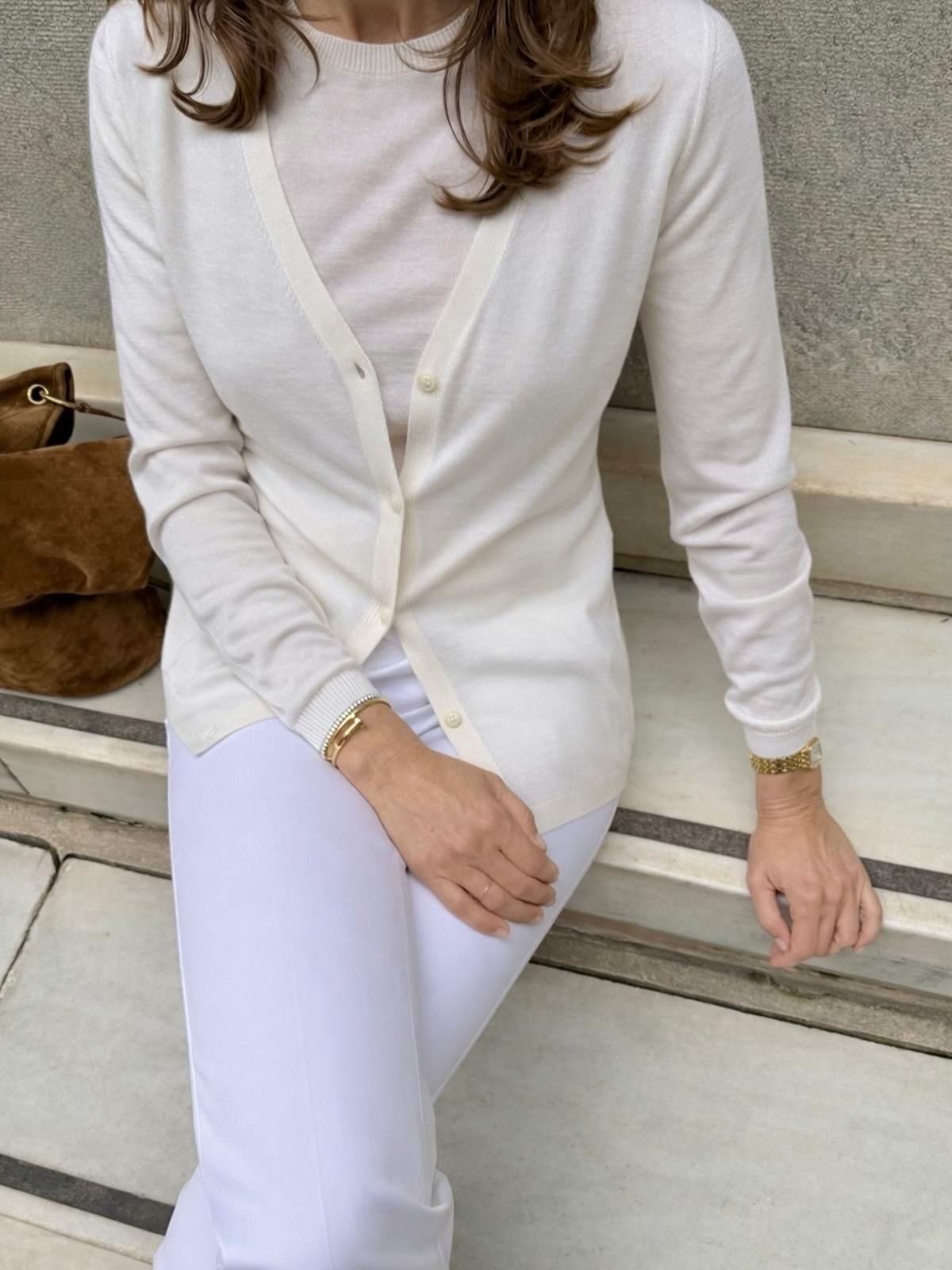 Cloud Dancer look Βίκυ Καγιά