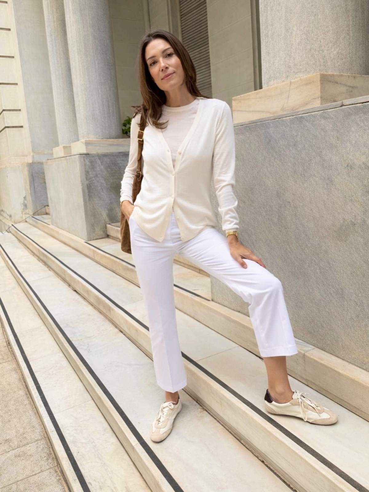 Cloud Dancer look Βίκυ Καγιά