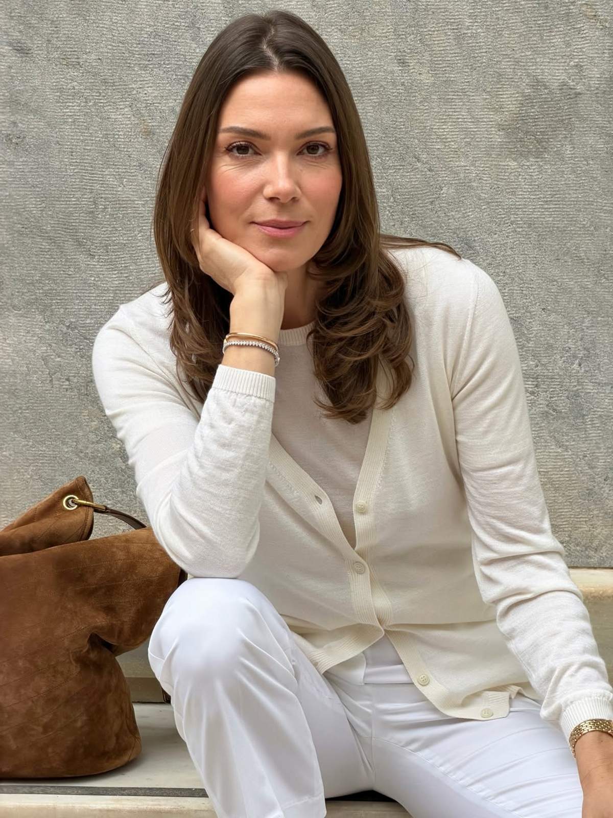 Cloud Dancer look Βίκυ Καγιά