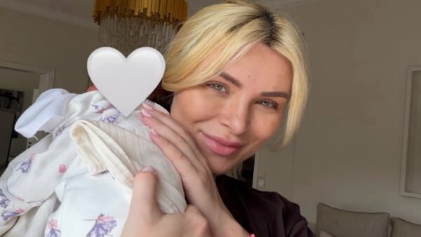 Η Κατερίνα Καινούργιου με το μωρό