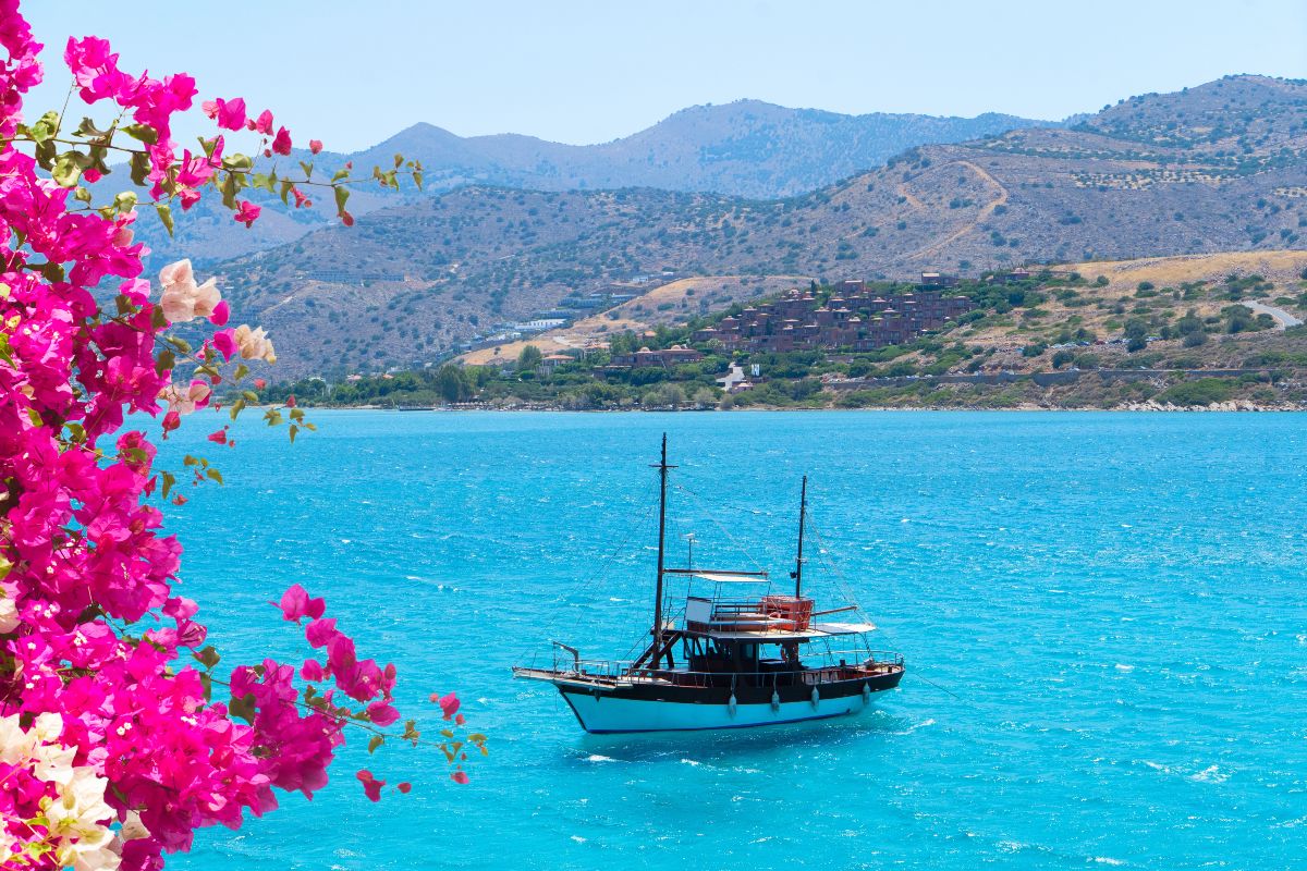 Λασίθι: Φως, θάλασσα και κρητική φιλοξενία!