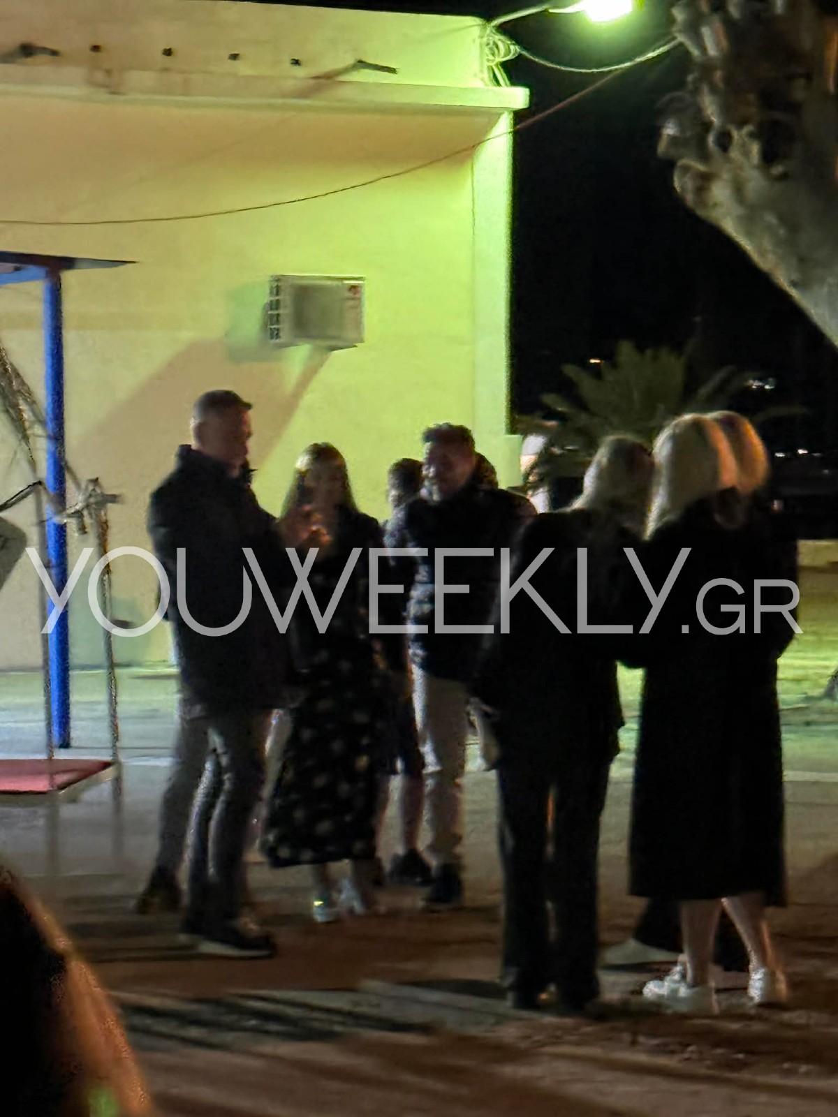 Ο Σπύρος Λάζαρης με την οικογένειά του το βράδυ της Ανάστασης