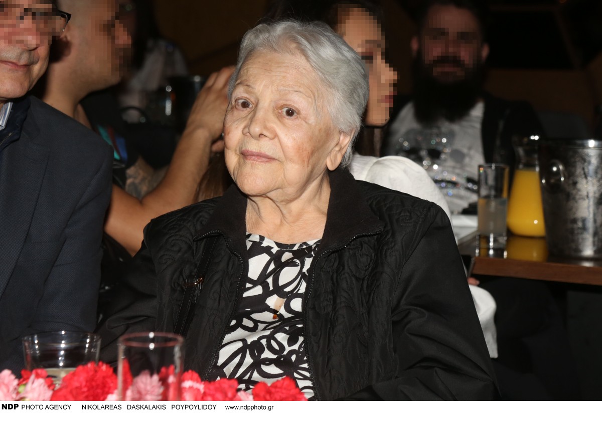 H «σκοτεινή» Λαμπρή των επωνύμων: 6 διάσημοι Έλληνες που πέρασαν το Πάσχα μόνοι και ξεχασμένοι