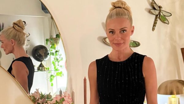 H Ζέτα μακρυπούλια στο καμαρίνι της