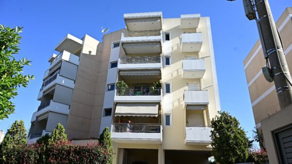 Μαρούσι: Γειτόνισσα «σπάει» την σιωπή της - Τι συνέβη λίγο πριν πηδήξει από το μπαλκόνι η 27χρονη