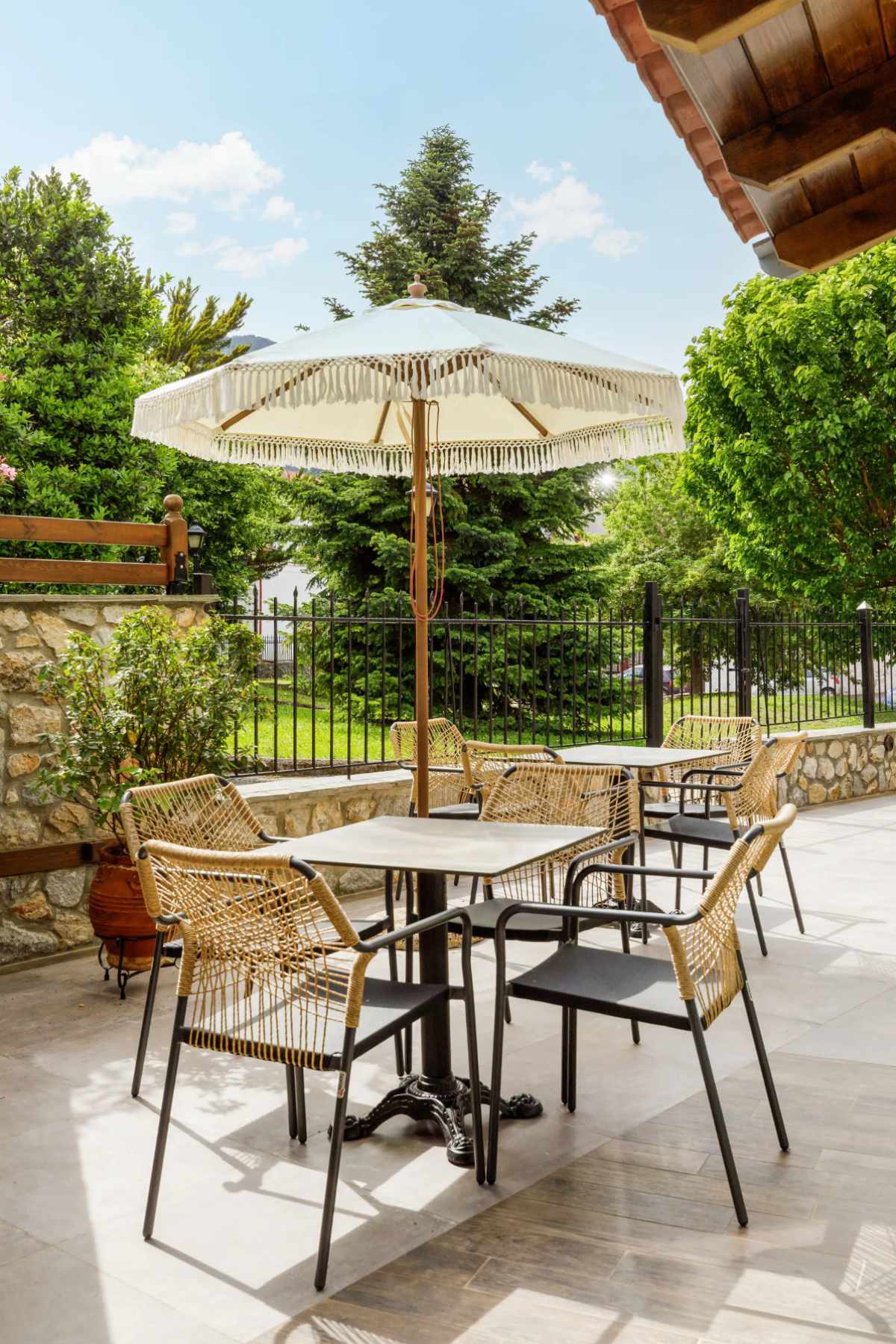 Meydani Suites: Ένα δροσερό καταφύγιο ανάμεσα σε βουνό και θάλασσα