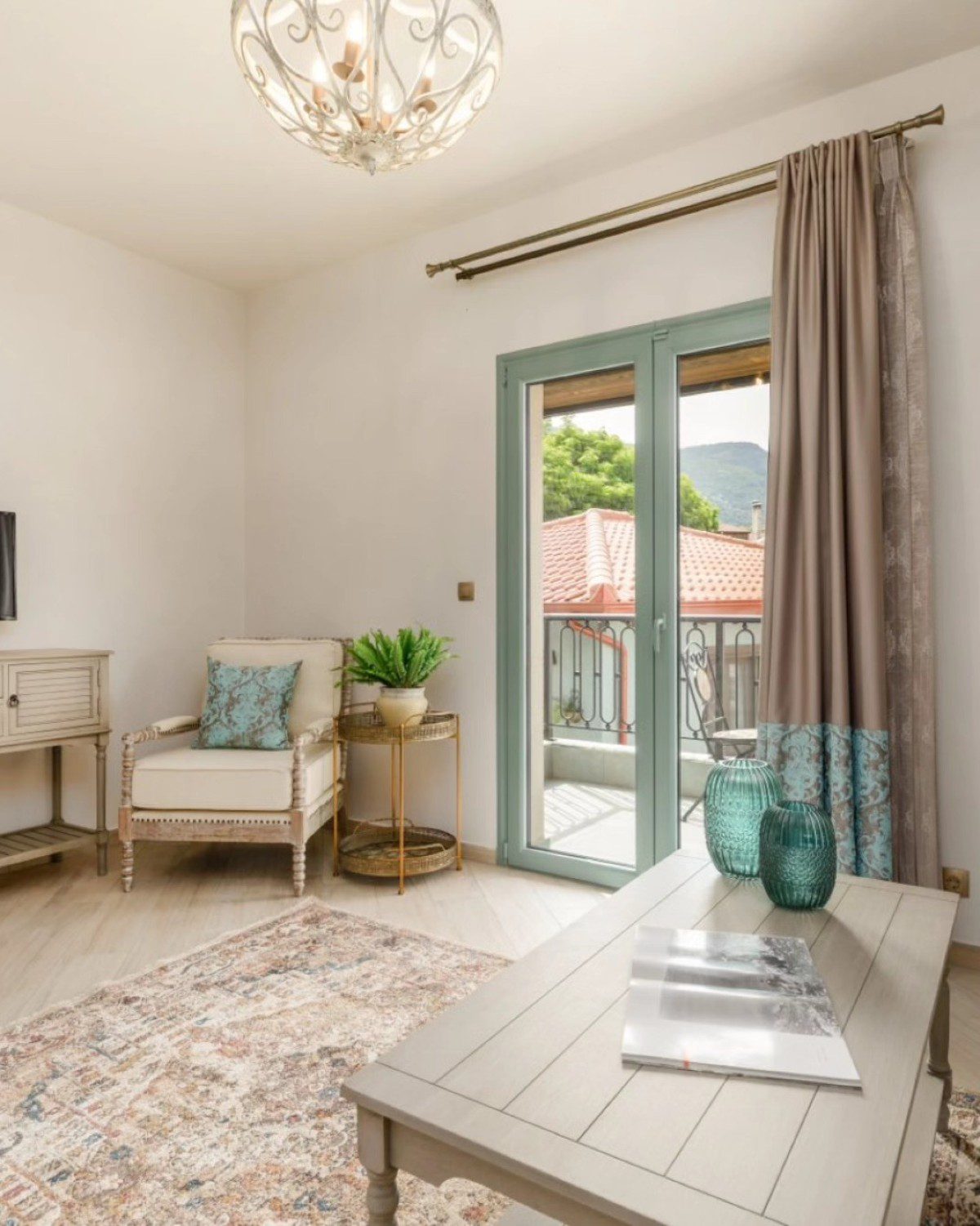 Meydani Suites: Ένα δροσερό καταφύγιο ανάμεσα σε βουνό και θάλασσα
