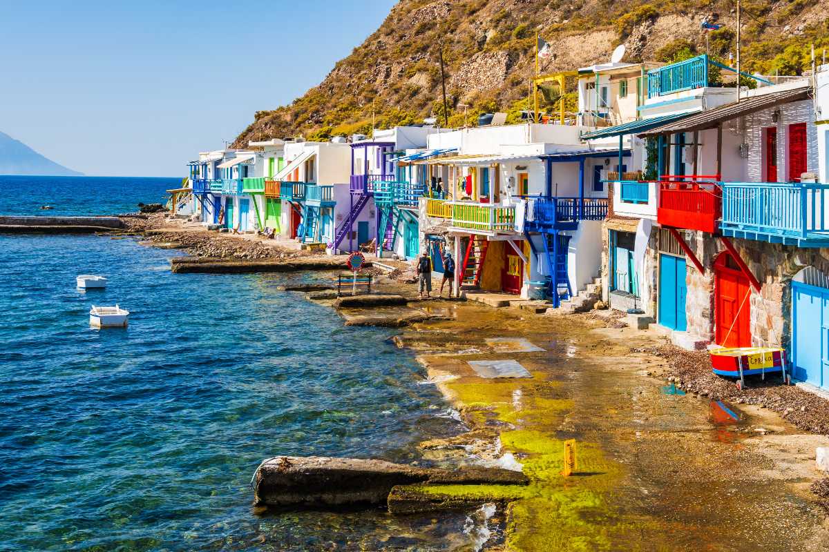 Μήλος: 70+ παραλίες και όλες είναι όνειρο – γιατί πρέπει να πας τώρα