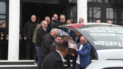 Κηδεία Μπορμπόκη: Σπάραξε στο κλάμα ο αδερφός του - Εικόνες