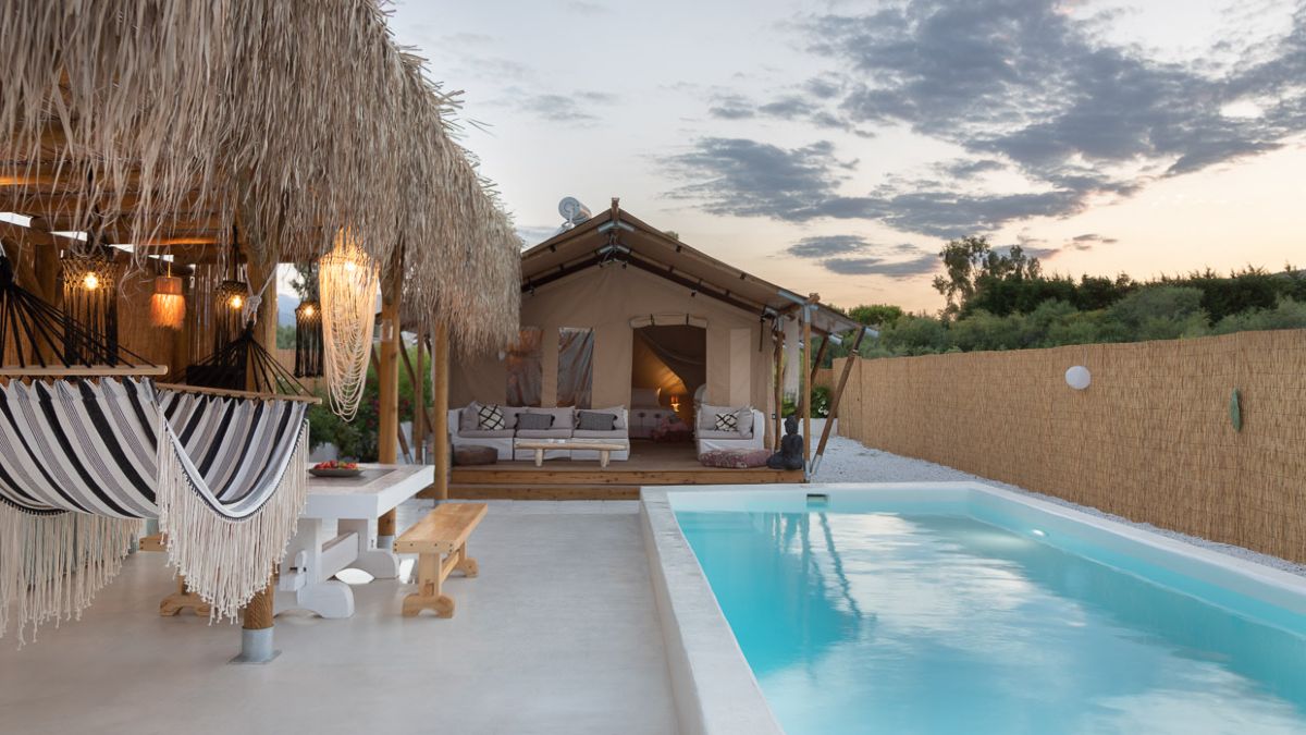 Luxury διαμονή στη φύση: Το Nomad Glamping στον Σχοινιά αλλάζει τα δεδομένα στην Αττική!