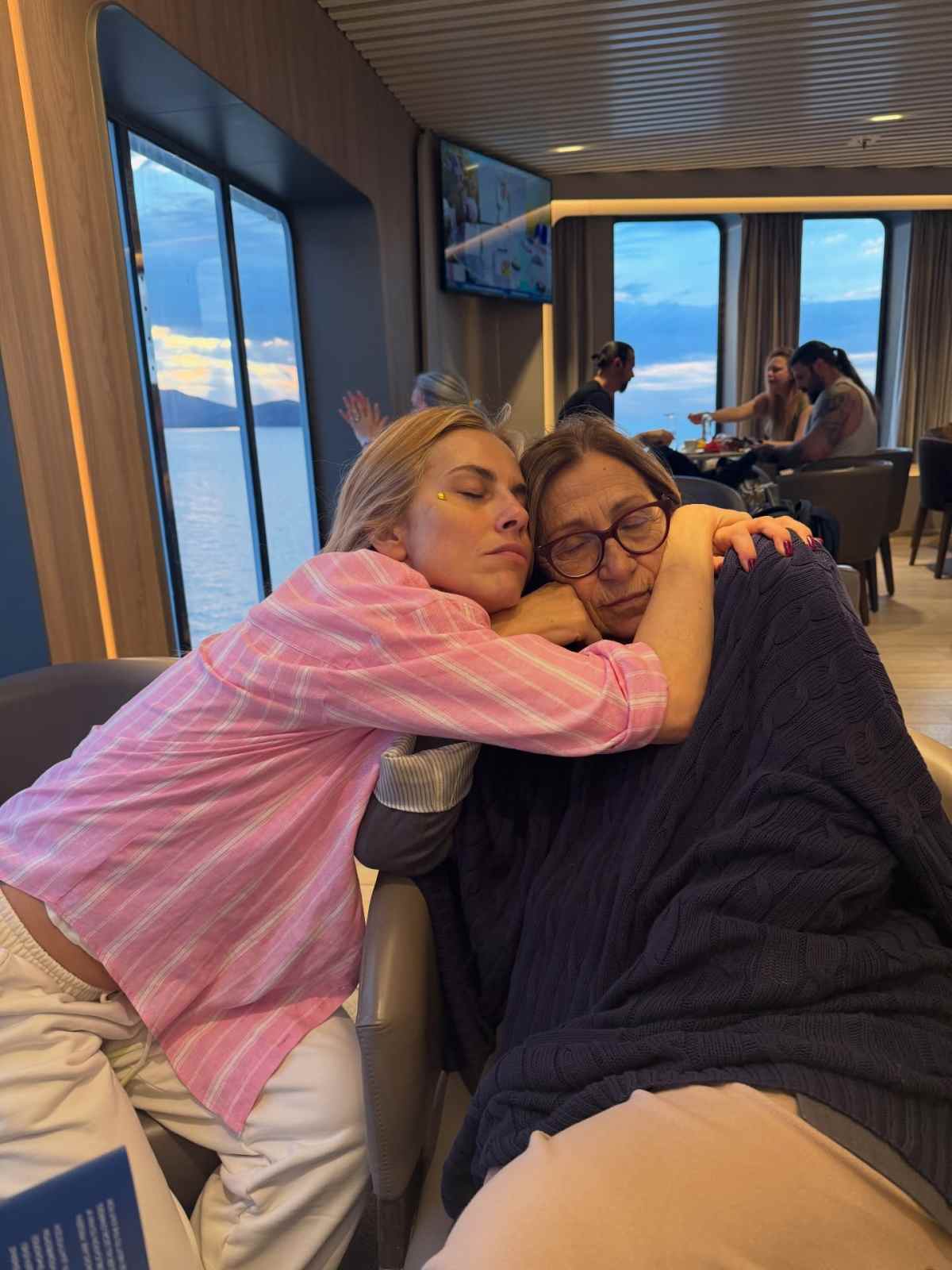 Η Ντορέττα Παπαδημητρίου με τη μαμά της