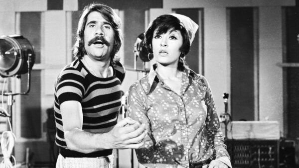 Σταύρος Παράβας