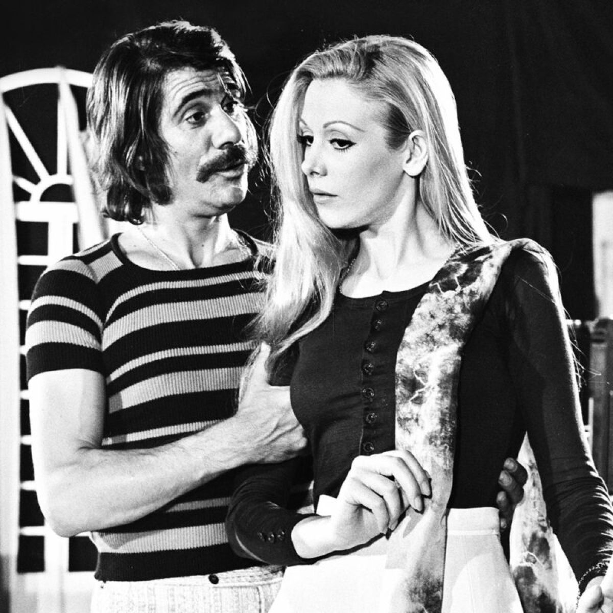 Σταύρος Παράβας