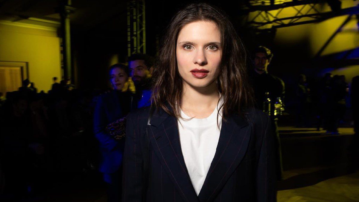 Δάφνη Πατακιά Ελληνίδες εξωτερικό