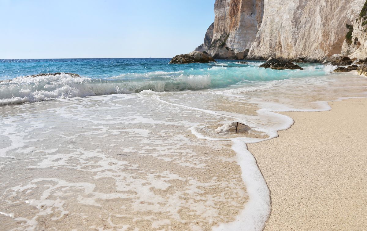 Παξοί: Ένα ταξίδι αυθεντικής ομορφιάς ανάμεσα σε ελαιώνες και σμαραγδένια νερά