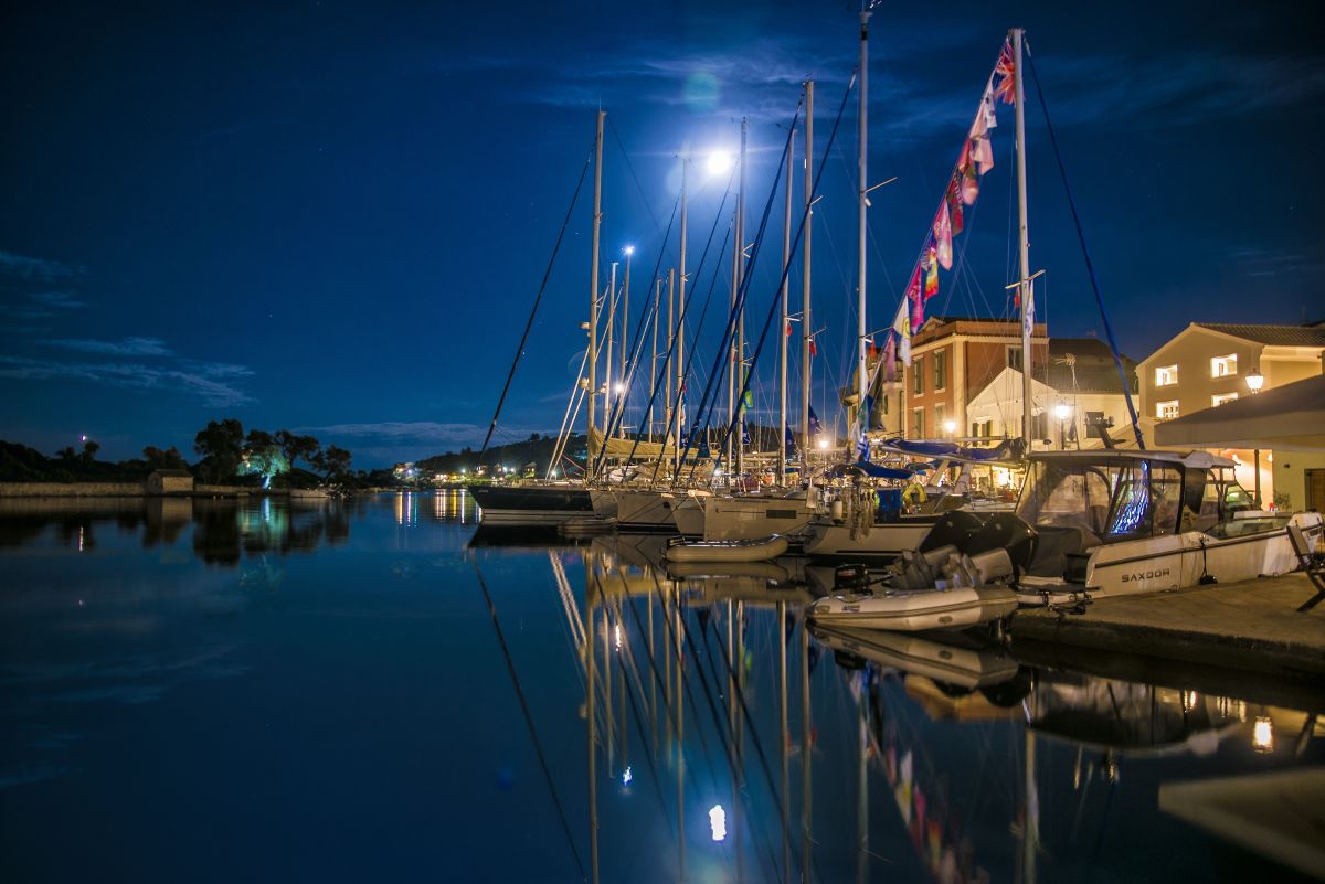 Παξοί: Ένα ταξίδι αυθεντικής ομορφιάς ανάμεσα σε ελαιώνες και σμαραγδένια νερά