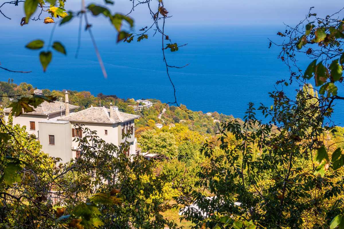 Καλοκαίρι στο Πήλιο: Πετρόχτιστα χωριά και πλατάνια μέχρι τις κρυφές παραλίες του Αιγαίου!