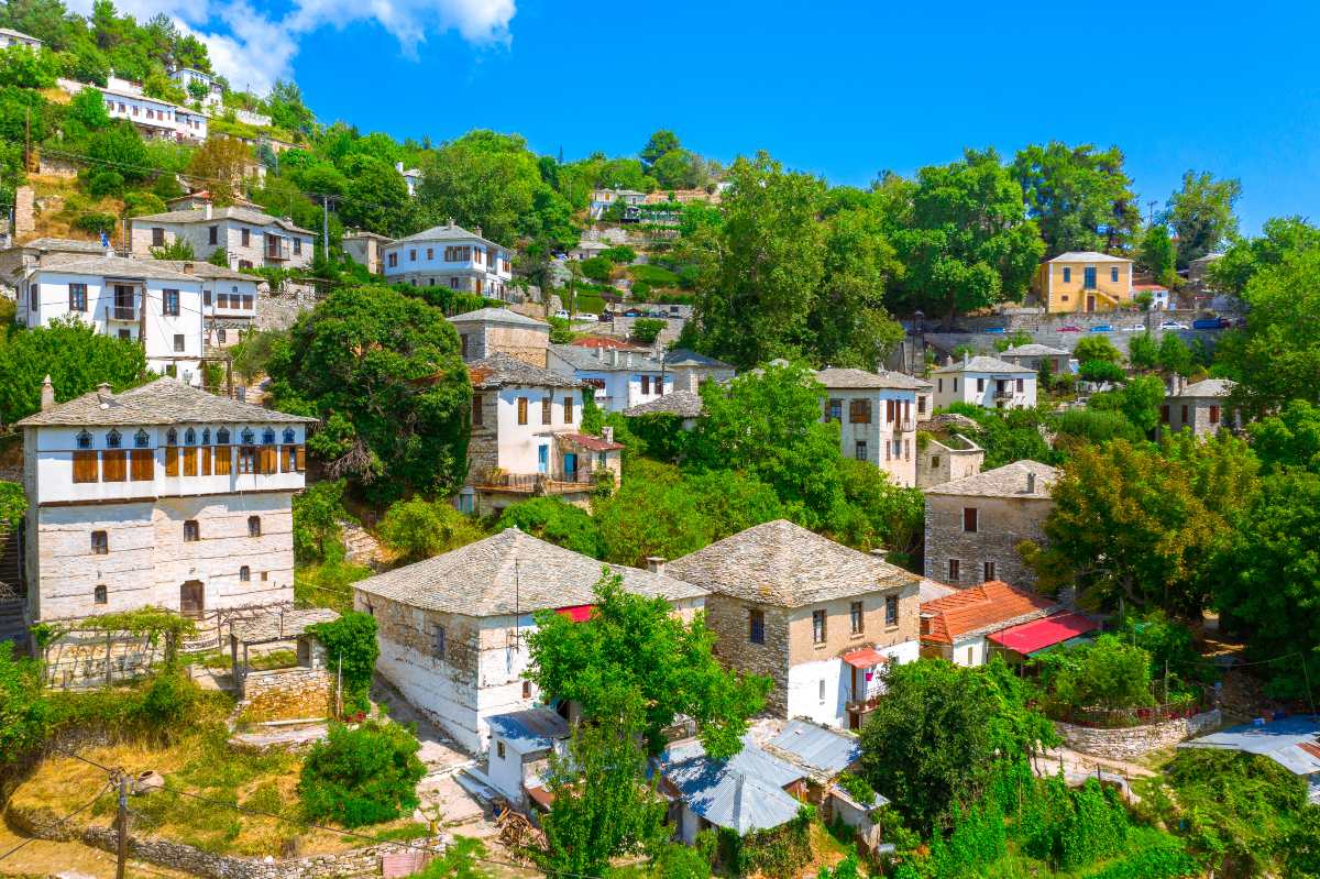 Καλοκαίρι στο Πήλιο: Πετρόχτιστα χωριά και πλατάνια μέχρι τις κρυφές παραλίες του Αιγαίου!