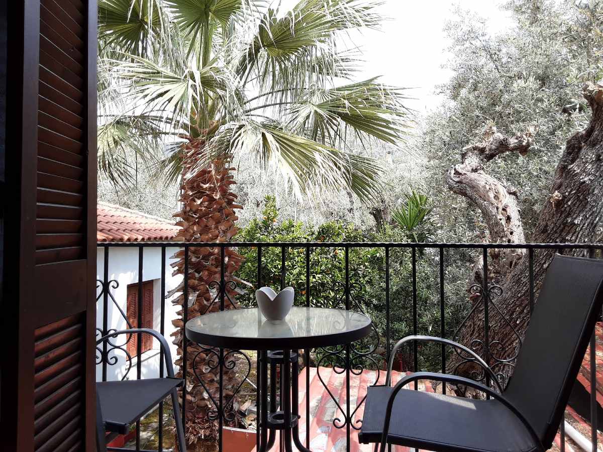 Poseidon Rooms: Το καλοκαιρινό καταφύγιο που επαναπροσδιορίζει τη φιλοξενία