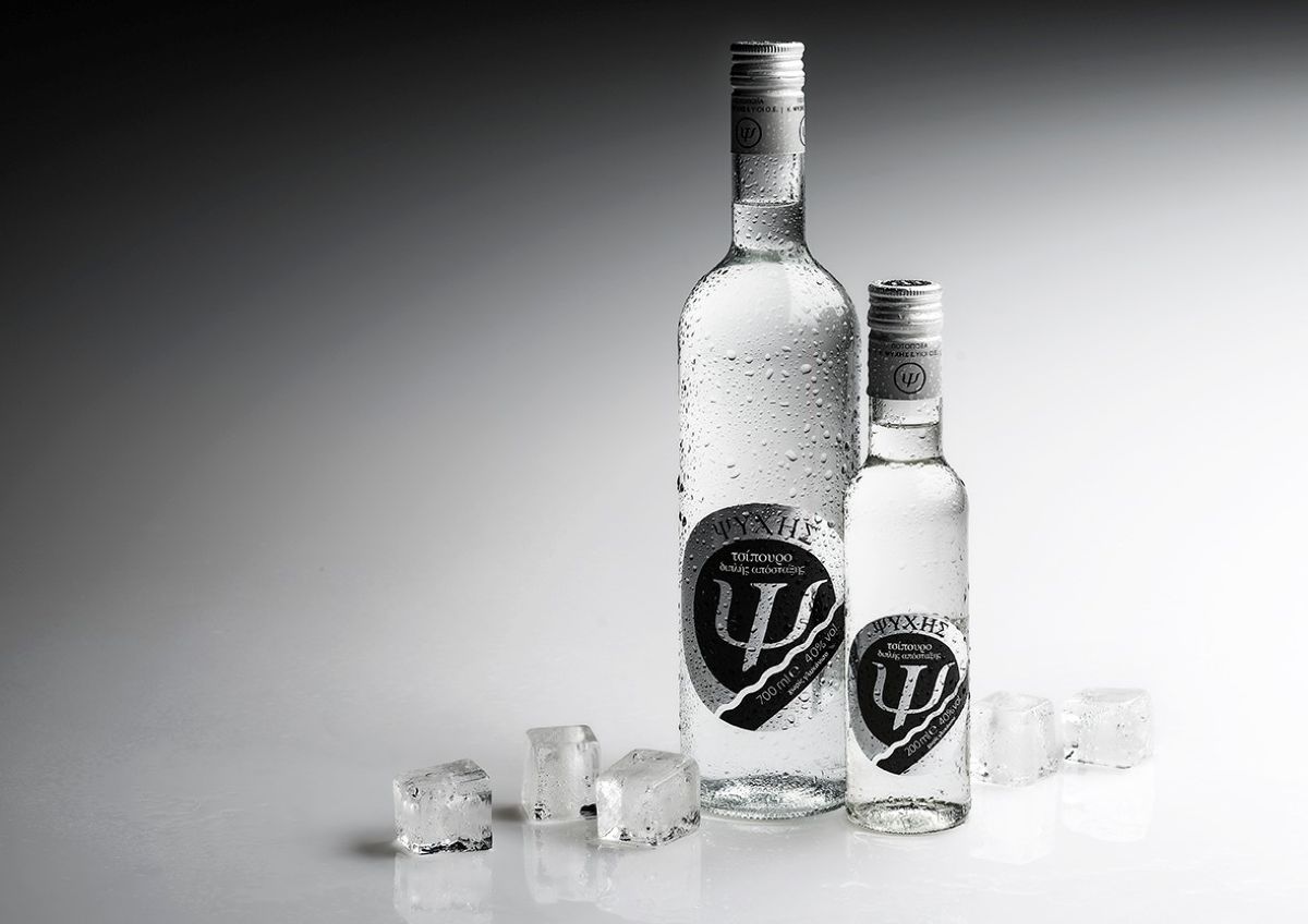 Παραδοσιακή Ποτοποιία Ψυχής: Το μυστικό της Χίου που μπαίνει ξανά δυναμικά στο ποτήρι σου