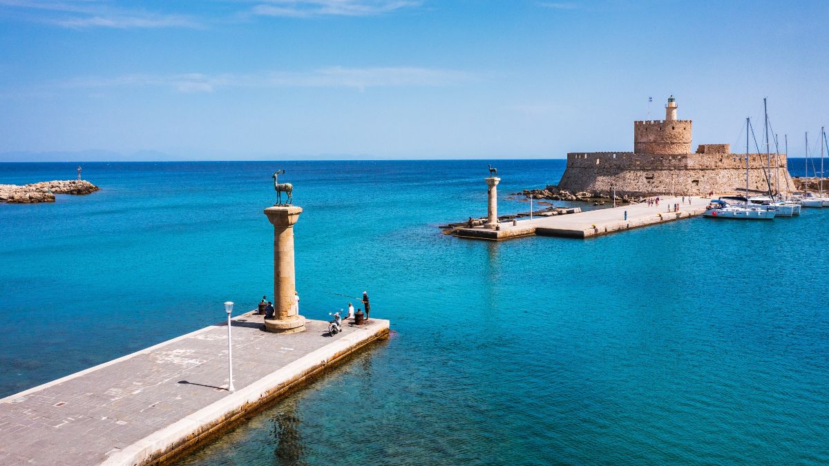 Ρόδος: Από την παλιά πόλη μέχρι τα καταγάλανα νερά - ζήσε τη μαγεία της!