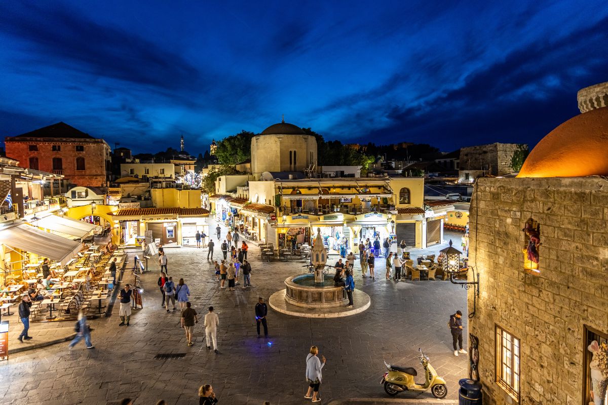 Ρόδος: Από την παλιά πόλη μέχρι τα καταγάλανα νερά - ζήσε τη μαγεία της!