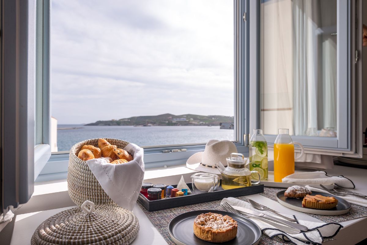 Shapes Luxury Suites: Μια σύγχρονη εμπειρία φιλοξενίας στη Σύρο