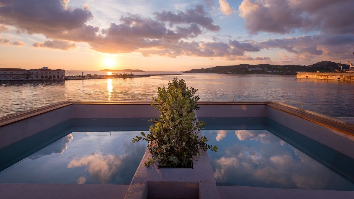 shapes luxury suites