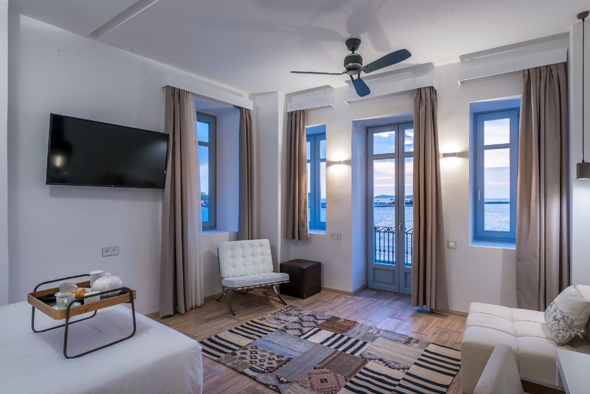 Shapes Luxury Suites: Μια σύγχρονη εμπειρία φιλοξενίας στη Σύρο