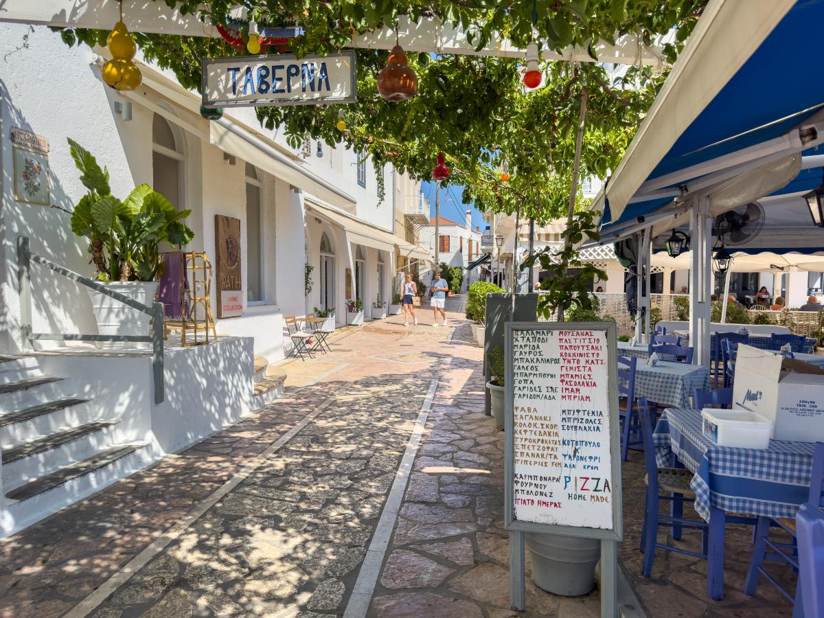 Σπέτσες: Για μια καλοκαιρινή απόδραση με στιλ!