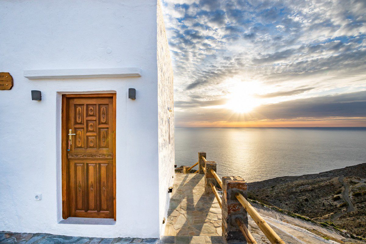 Liogerma Olympos: Η αυθεντική πλευρά της Καρπάθου με φόντο το Αιγαίο