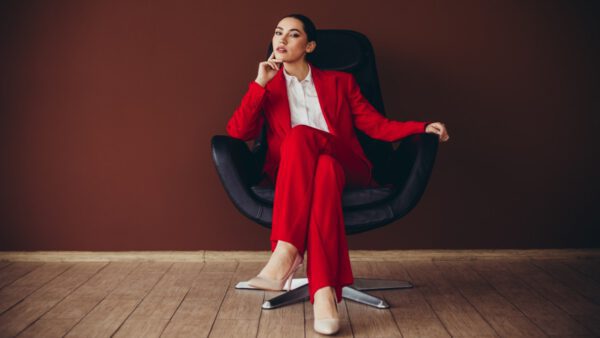 σχέσεις γυναίκα σε καρέκλα