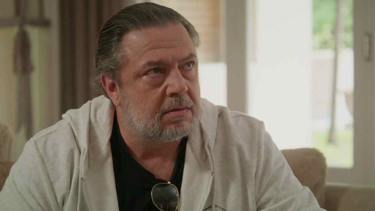 Στάθης Σταμουλακάτος