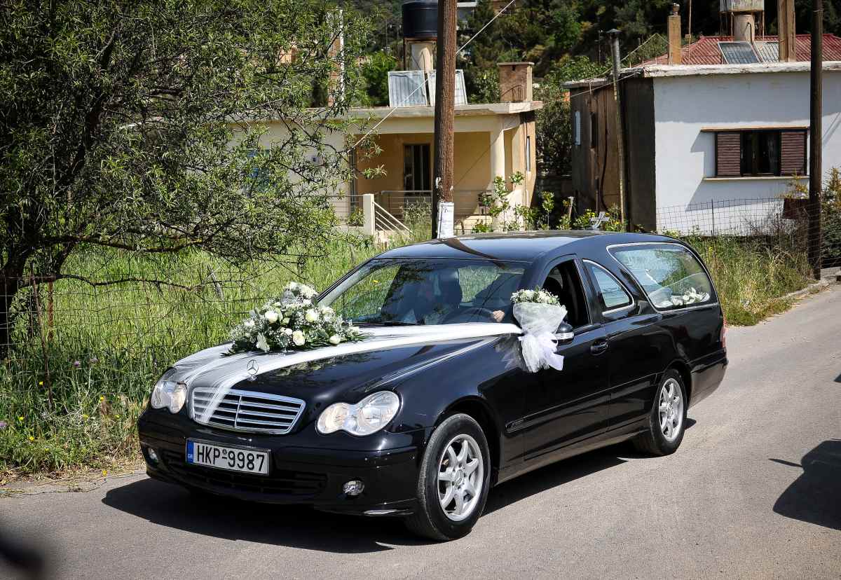 Κηδεία Νικήτα στην Κρήτη