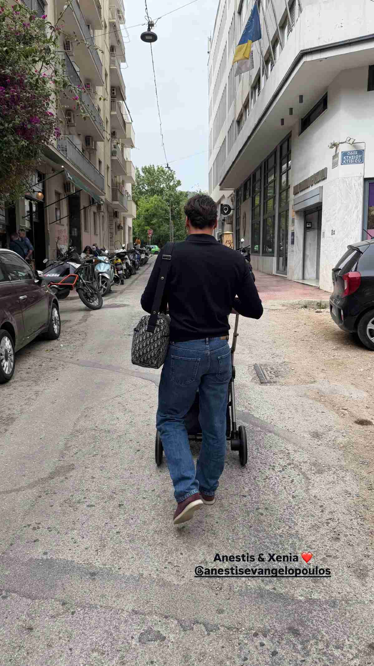 Ο Ανέστης Ευαγγελόπουλος με τη μικρή Ξένια