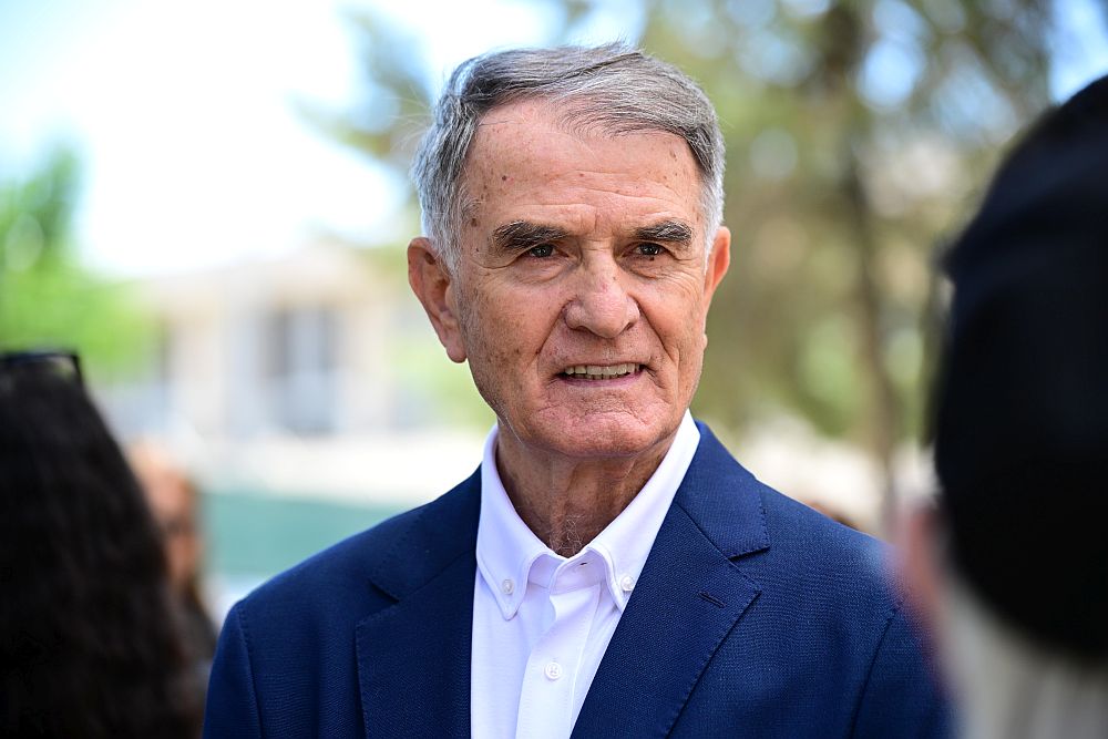 Κηδεία Μαστροκώστα: Το ελληνικό ποδόσφαιρο και η showbiz στο πλευρό του Δέλλα (Φωτογραφίες)