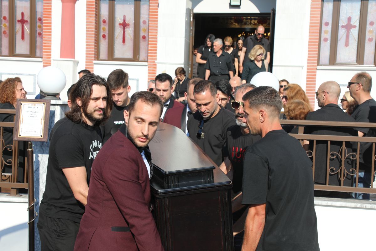 Κηδεία Παρασκευά Άντζα