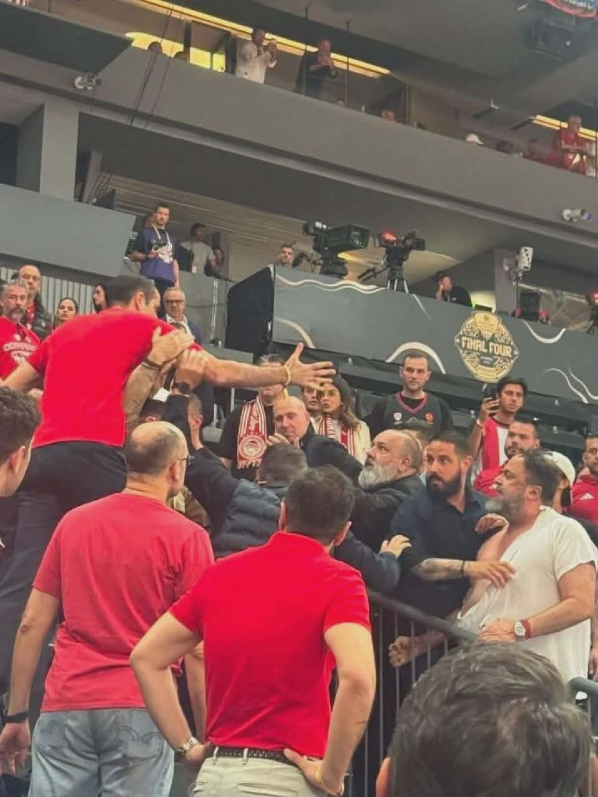 Επεισόδιο με Βαγγέλη Μαρινάκη και Γρηγόρη Δημητριάδη