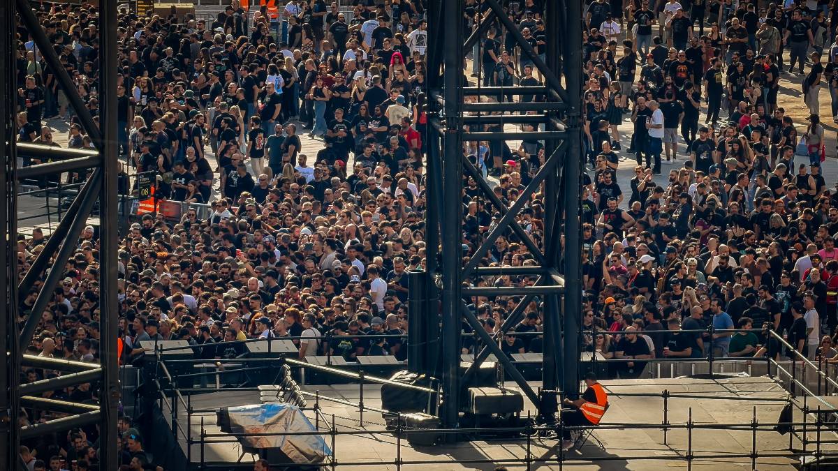 Το ΟΑΚΑ γεμίζει για τη συναυλία των Metallica