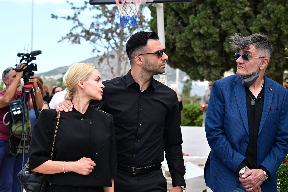Κηδεία Μαστροκώστα: Το ελληνικό ποδόσφαιρο και η showbiz στο πλευρό του Δέλλα (Φωτογραφίες)