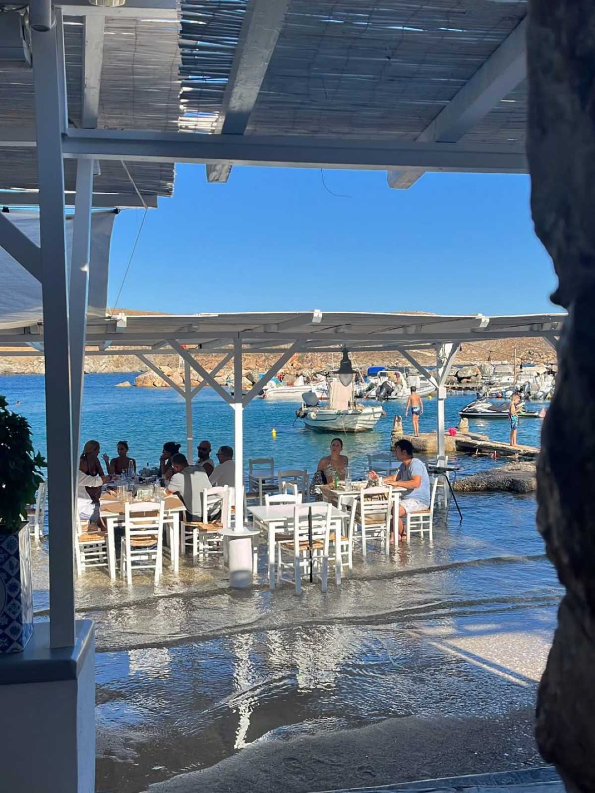 Αχλάδι: Αυθεντικό καλοκαίρι δίπλα στη θάλασσα!
