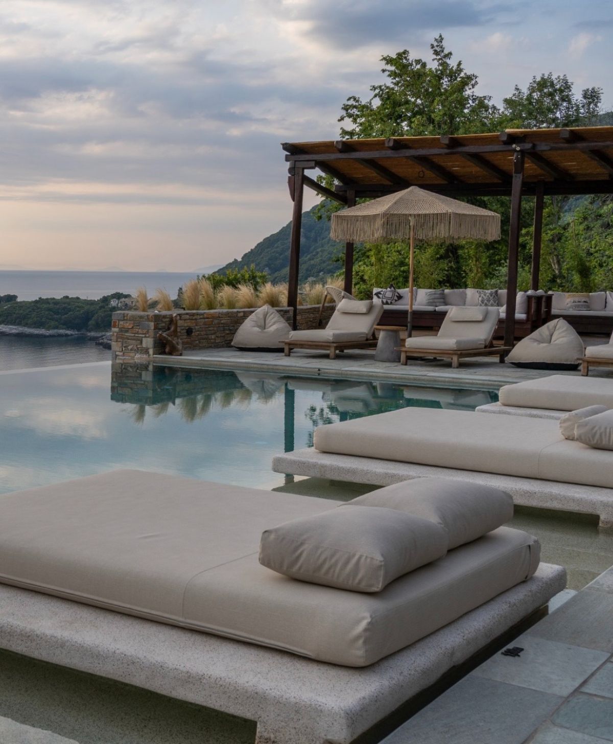 Agapitos Villas & Guesthouses: Quiet luxury, θέα στο Αιγαίο και γαστρονομία με υπογραφή