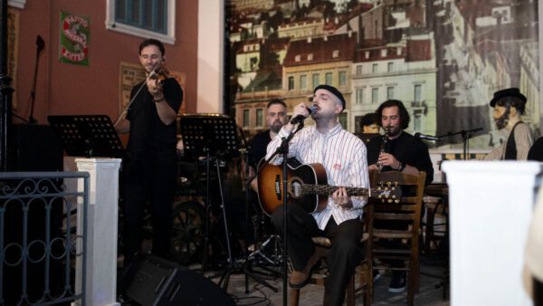APON: Το ιδιαίτερο event για το νέο album και η διαμαντένια απονομή