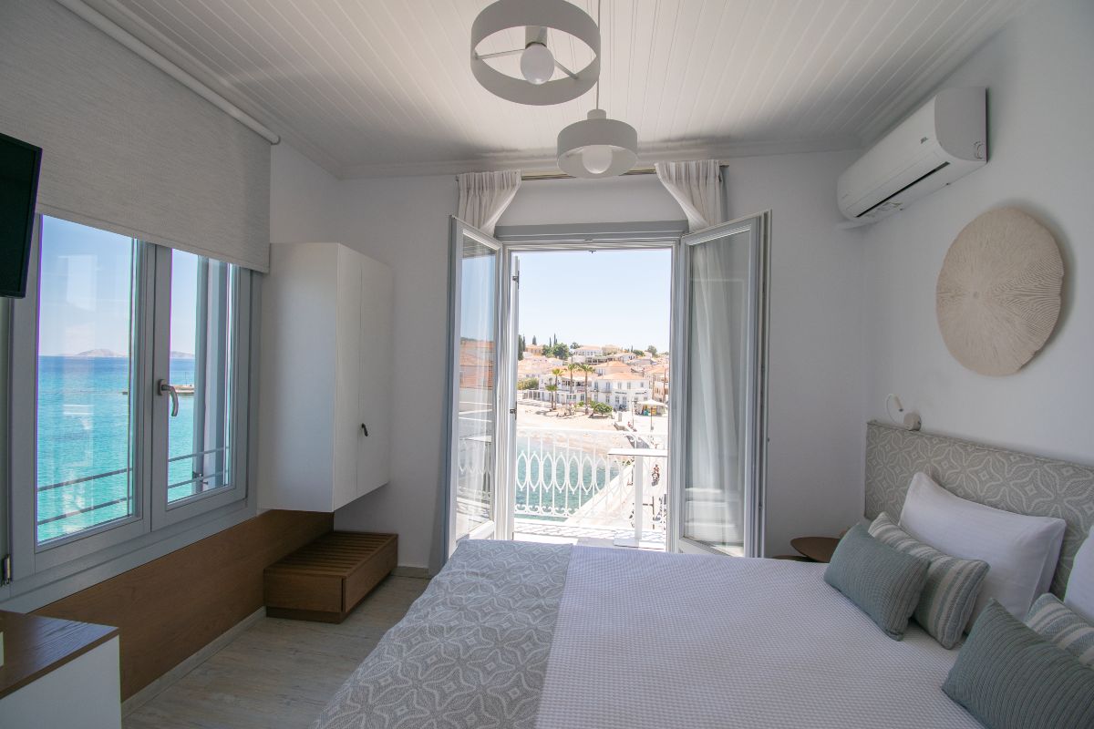 Aurora Rooms & Suites: Το boutique καταφύγιο στις Σπέτσες που συνδυάζει πολυτέλεια και χαλάρωση!