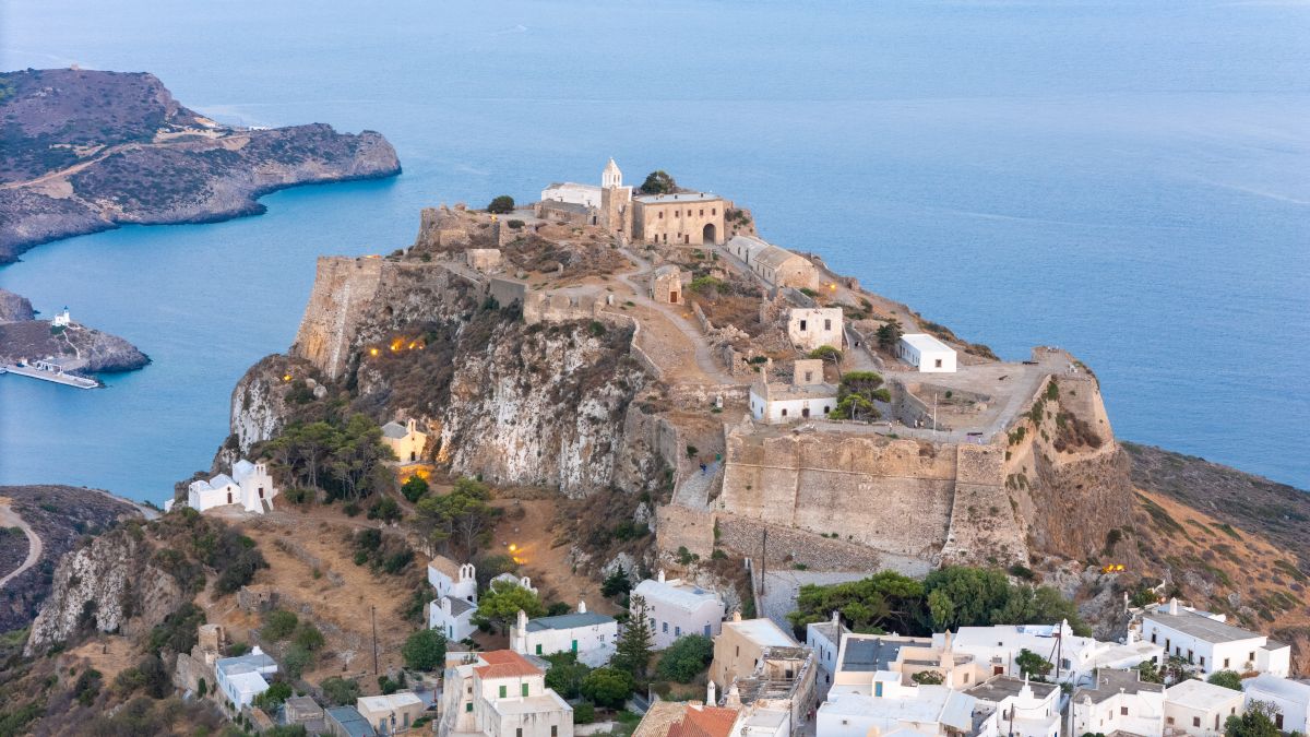 Κύθηρα: Το νησί που θα σε κάνει να ερωτευτείς το ελληνικό καλοκαίρι