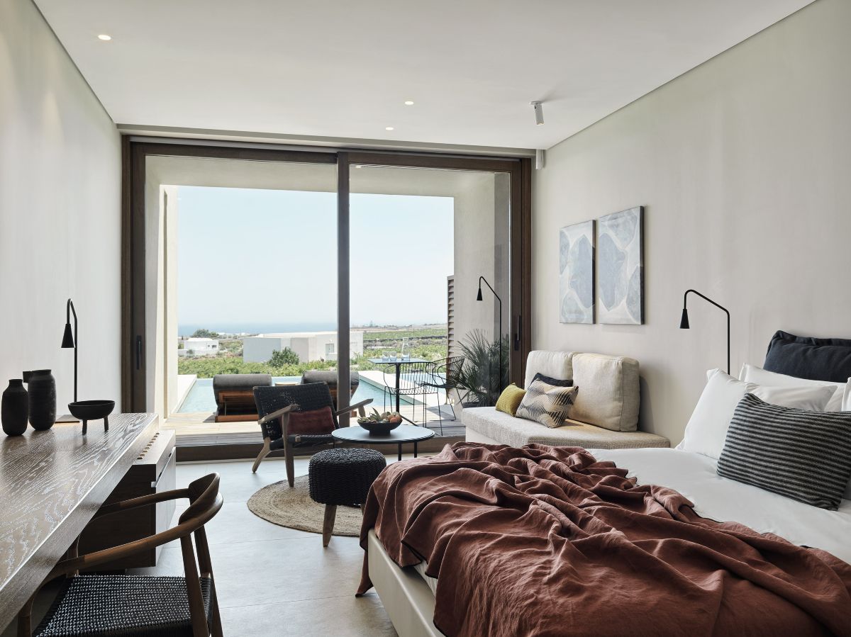 Magma Resort Santorini: Η νέα ήσυχη εκδοχή πολυτέλειας στη Σαντορίνη